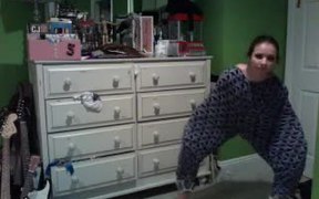 Very Creepy Dancing Girl - Fun - VIDEOTIME.COM