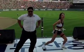 Gangdam Style Cheerleaders - Fun - VIDEOTIME.COM