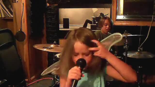 Heavy Metal Little Girl - Kids - Videotime.com