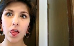 Split Tongue Chick - Weird - VIDEOTIME.COM