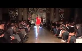 Amazing Model Walk - Fun - VIDEOTIME.COM