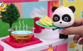 Panda Kiki and Miumiu's Noodle Cooking Competition
