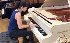 Awesome Chop Suey On Piano - Music - VIDEOTIME.COM