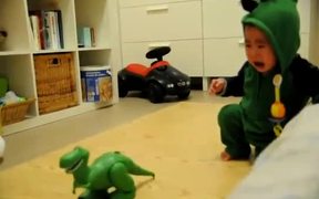 Baby Dino Fears Dinos - Kids - VIDEOTIME.COM