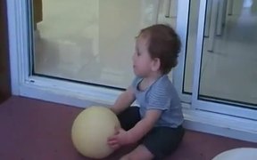 Baby Vs Melon - Kids - VIDEOTIME.COM