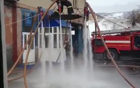 Russian Firefighter Hovering - Fun - VIDEOTIME.COM