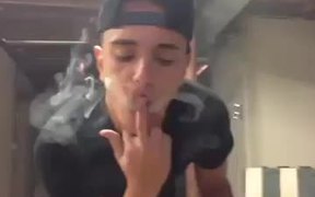 Cool Smoke Trick - Fun - VIDEOTIME.COM