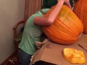 Head Stuck In A Pumpkin - Fun - Y8.COM
