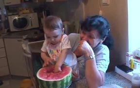 Baby and Watermelon - Kids - VIDEOTIME.COM