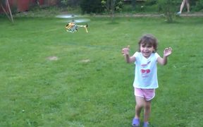 A Child And A Helicopter - Kids - VIDEOTIME.COM