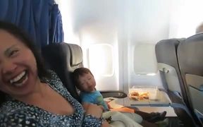 Kid Falls Asleep While Sleeping - Kids - VIDEOTIME.COM