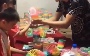 Amazing Slinky Tricks - Fun - VIDEOTIME.COM