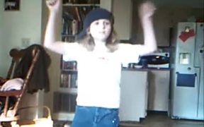 Ally Sings Karaoke at 9 Yo - Kids - VIDEOTIME.COM