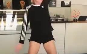 This Girl Has Got Some Serious Moves! - Kids - VIDEOTIME.COM