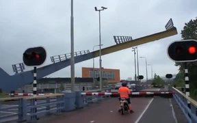 Unique Bridge Design - Tech - VIDEOTIME.COM