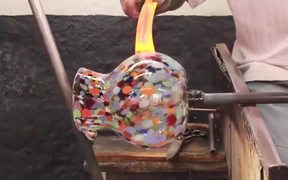 The Process Through Which Glass Jugs Are Made - Tech - VIDEOTIME.COM