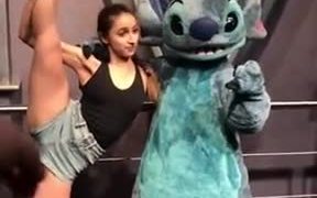 Lilo, Stitch And The Split - Fun - VIDEOTIME.COM