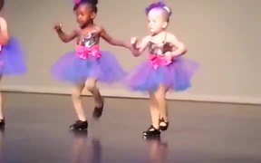 Very Passionate Little Dancer On The Stage - Kids - VIDEOTIME.COM