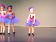 Very Passionate Little Dancer On The Stage - Kids - Y8.COM