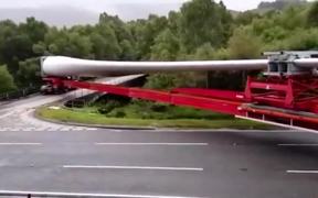A 60-Meter Long Truck Taking Turn - Tech - VIDEOTIME.COM