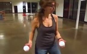 Senorita Juggler Back In Action - Fun - VIDEOTIME.COM
