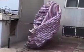 This Blanket Is Legit Going To Dance Shows - Fun - VIDEOTIME.COM