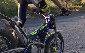 Very Impressive Motorcycle Balancing Skills - Fun - VIDEOTIME.COM