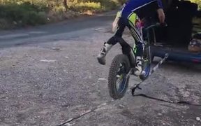 Very Impressive Motorcycle Balancing Skills - Fun - VIDEOTIME.COM