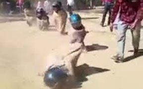 The Sack Racing With Helmets - Kids - VIDEOTIME.COM