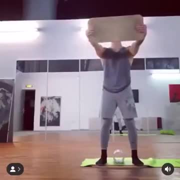 Mind-Blowing Demonstration Of Strength And Balance