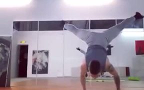 Mind-Blowing Demonstration Of Strength And Balance - Fun - VIDEOTIME.COM