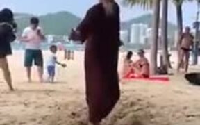 Is This Master Roshi From Dragon Ball Z?! - Fun - VIDEOTIME.COM