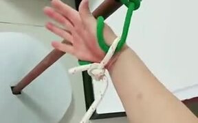 How To Escape From Being Bound By Ropes - Fun - VIDEOTIME.COM