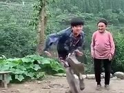 Grandma Forgot Her Dance Steps - Fun - Y8.COM