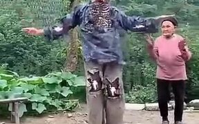 Grandma Forgot Her Dance Steps - Fun - VIDEOTIME.COM