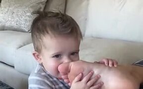 Yeah, Feet Aren't Supposed To Smell Nice - Kids - VIDEOTIME.COM