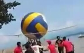 Volleyball Of Gargantuan Proportions - Sports - VIDEOTIME.COM