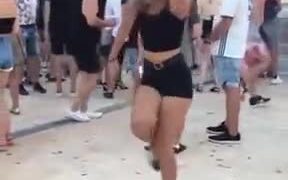 Girl Shows Off Some Amazing Dance Moves - Fun - VIDEOTIME.COM