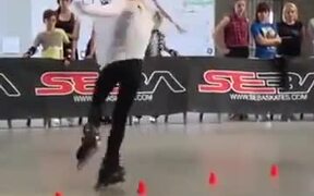 Girl On Roller Skates Really Knows Her Stuff - Sports - VIDEOTIME.COM