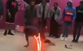 Some Mad Dance Skills And Lights! - Fun - VIDEOTIME.COM