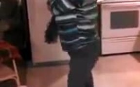 Grandma Dancing To "Ice Ice Baby" - Fun - VIDEOTIME.COM