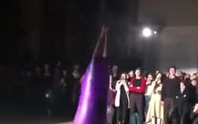 Probably The Most Creative Fashion Show Contestant - Fun - VIDEOTIME.COM