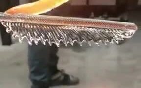 Making A Beautiful Glass Feather! - Tech - VIDEOTIME.COM