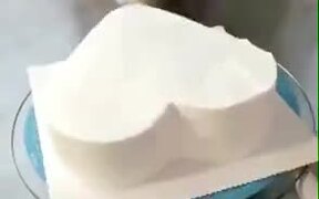 Here's A Beautiful Heart Shaped Cake! - Fun - VIDEOTIME.COM