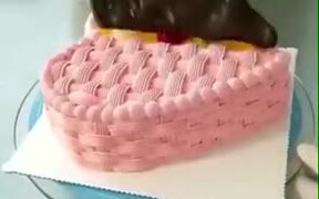 Here's A Beautiful Heart Shaped Cake! - Fun - VIDEOTIME.COM