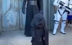 Star Wars Cosplays With Kids Are Always Awesome! - Fun - VIDEOTIME.COM
