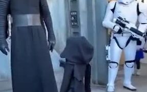 Star Wars Cosplays With Kids Are Always Awesome! - Fun - VIDEOTIME.COM