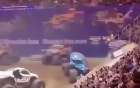 Monster Truck Almost Tips Over - Tech - VIDEOTIME.COM