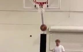That's Some Next-Level Basketball Playing! - Sports - Videotime.com