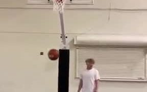 That's Some Next-Level Basketball Playing! - Sports - VIDEOTIME.COM